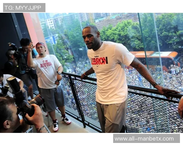 詹姆斯坚持训练与信念并肩作战期待重返赛场的坚定决心