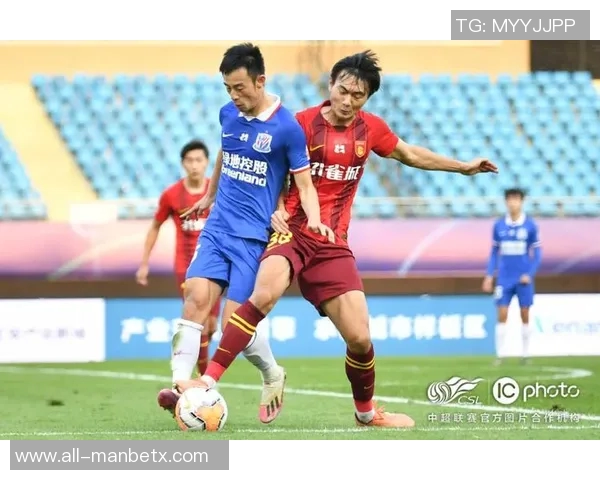 中超足球场建设现状分析及申花铁人场地改造情况探讨