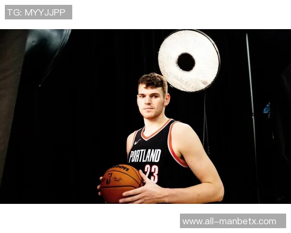 戈贝尔表现平平仅得6分8篮板球队失利显得毫无存在感